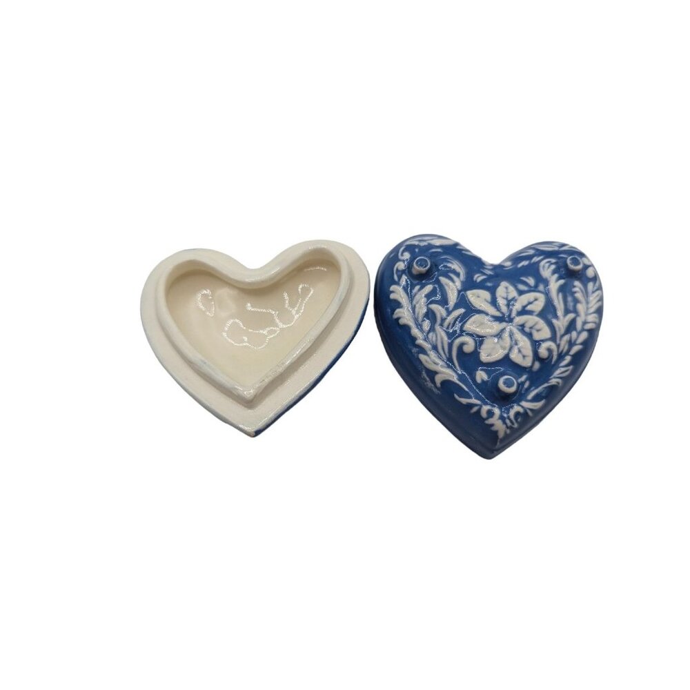 Vintage  Blue & White Ceramic Heart Trinket Box w Raised floral design - Picture 7 of 11